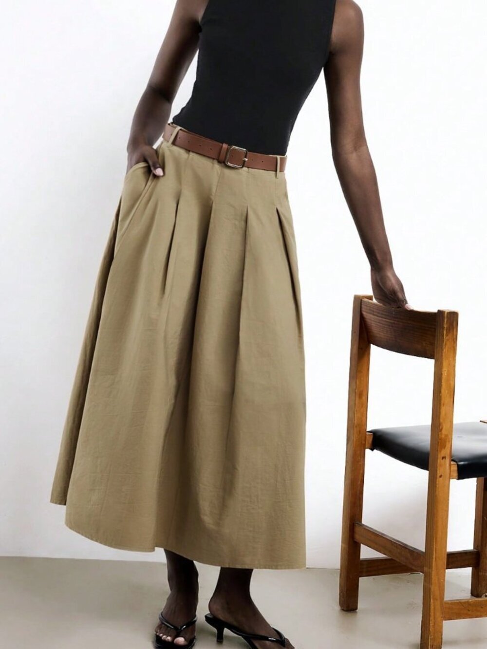 Khaki Pleated Casual Women's Skirt with Detachable Metal Belt and Side Pockets - Picture 10 of 13